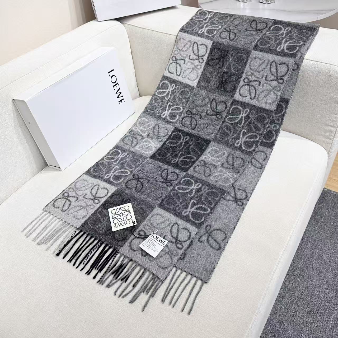 $65.5-LING-15 LOEWE gallery