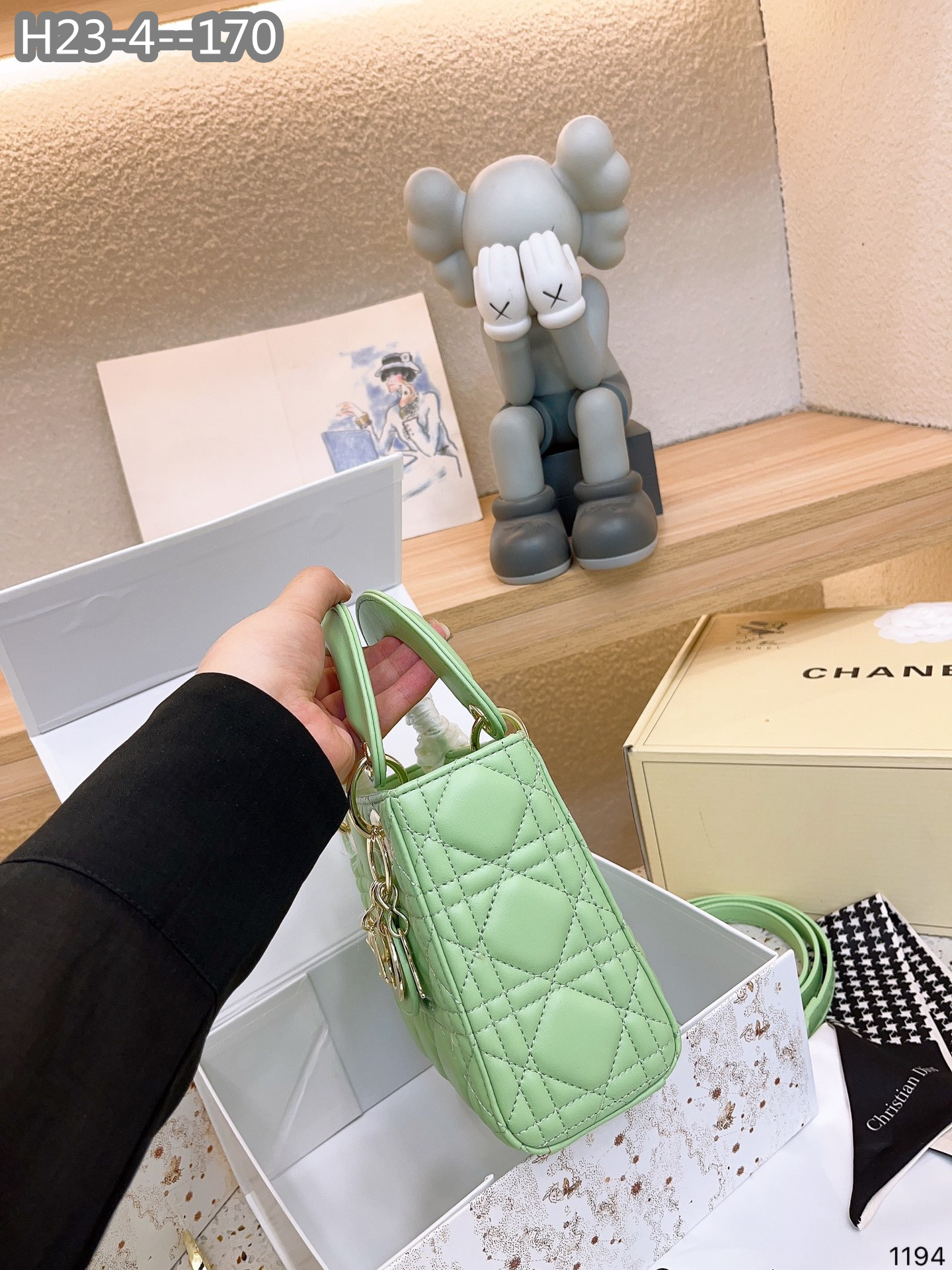 $66-LDN-777 Dr gallery