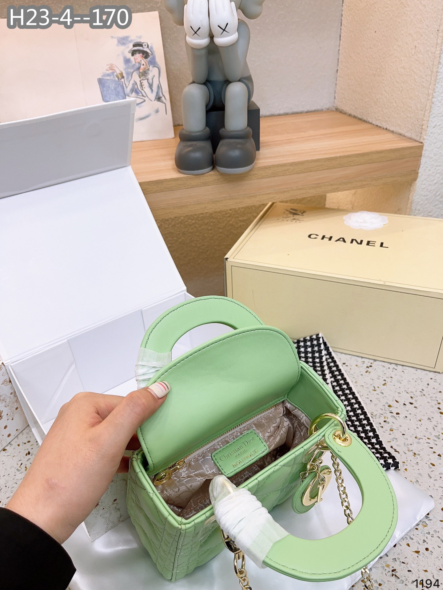 $66-LDN-777 Dr gallery