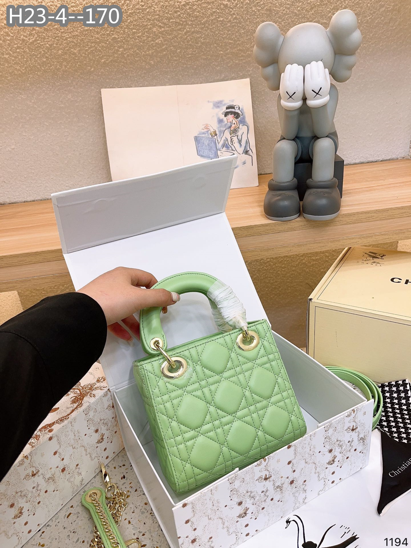 $66-LDN-777 Dr gallery