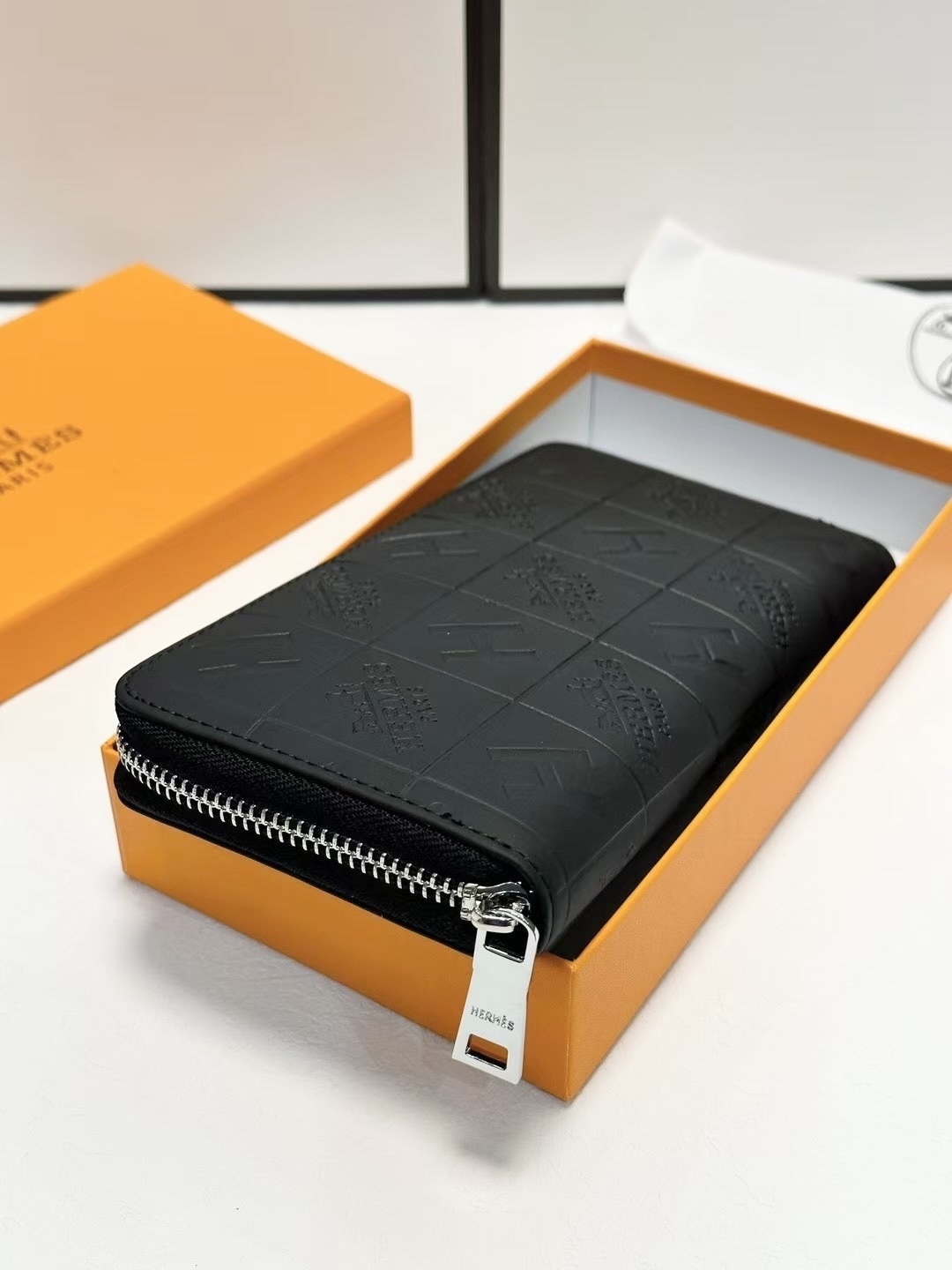 $68-LDN-770 HERM gallery