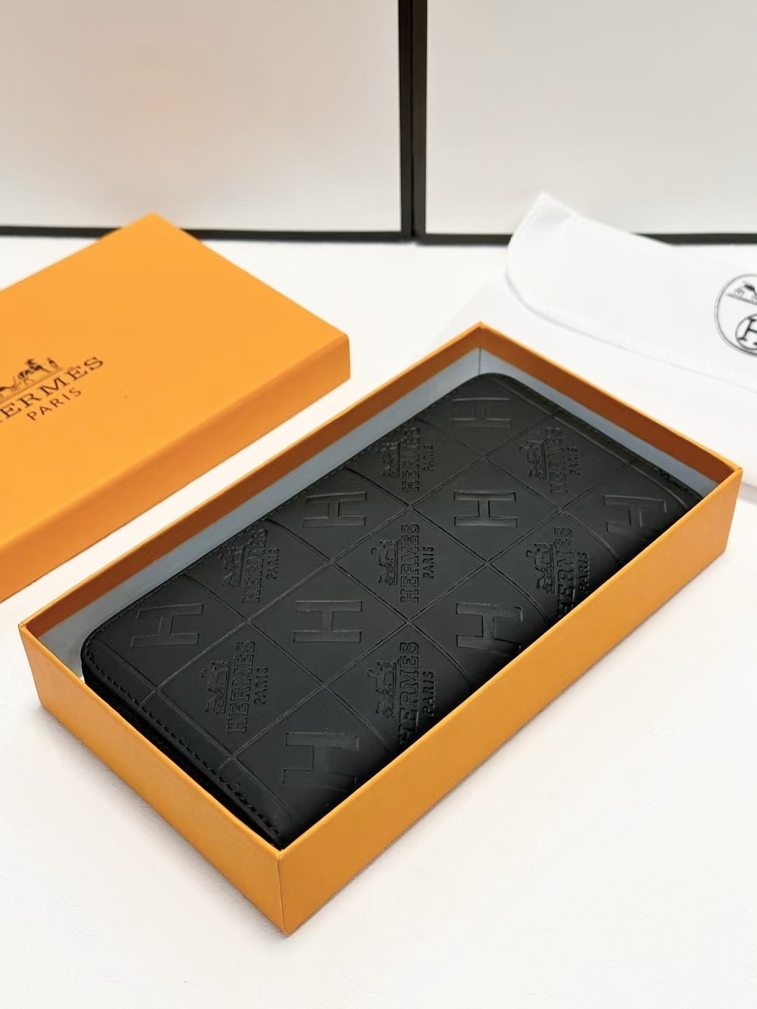 $68-LDN-770 HERM gallery