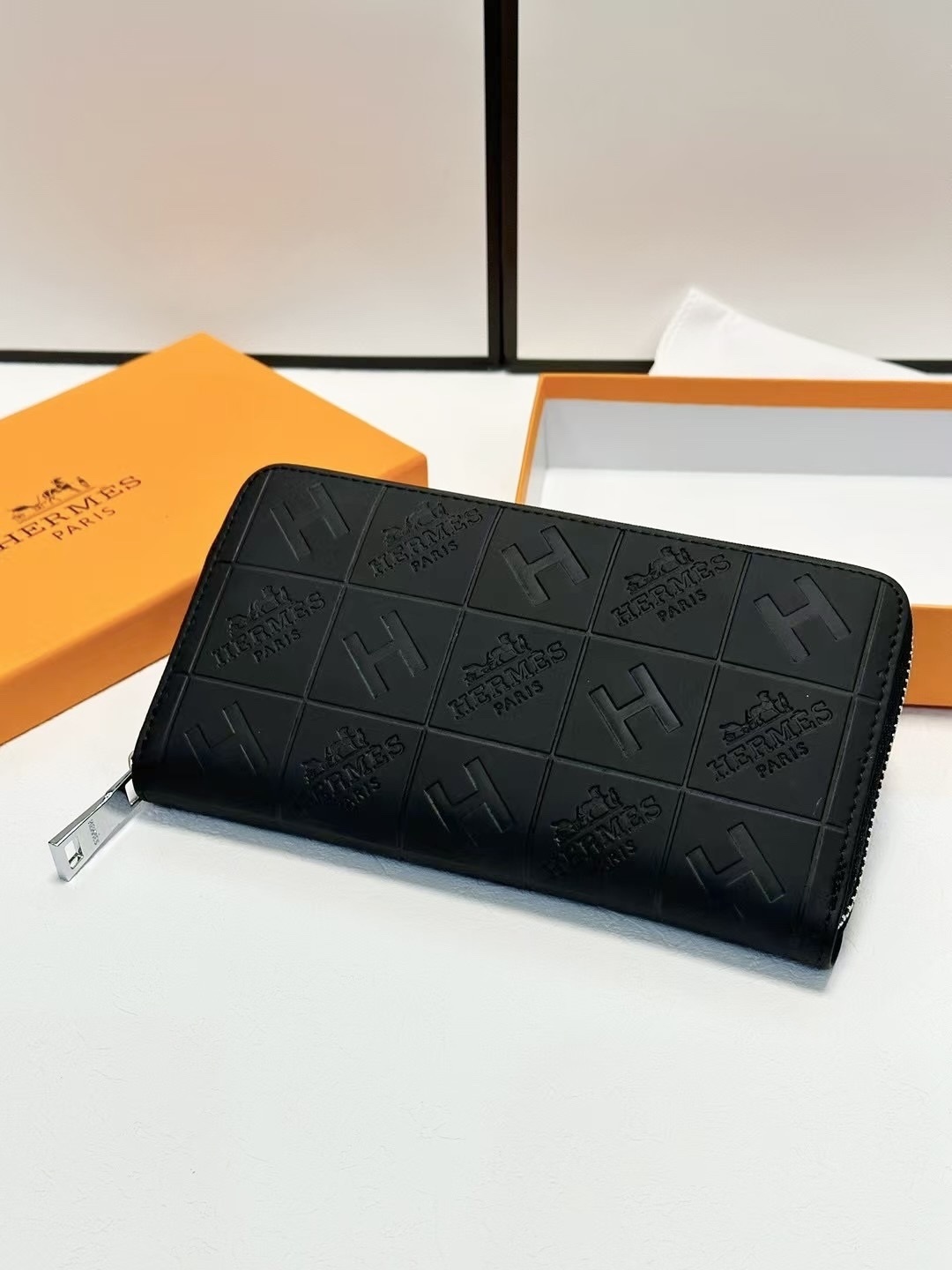 $68-LDN-770 HERM gallery