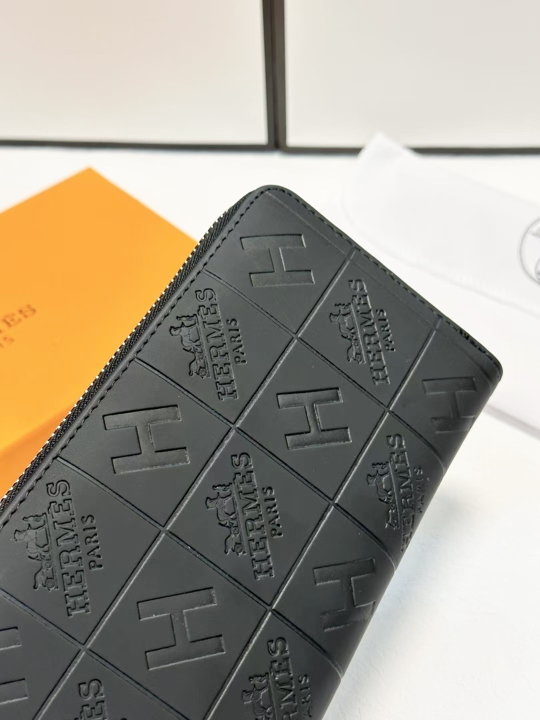 $68-LDN-770 HERM gallery