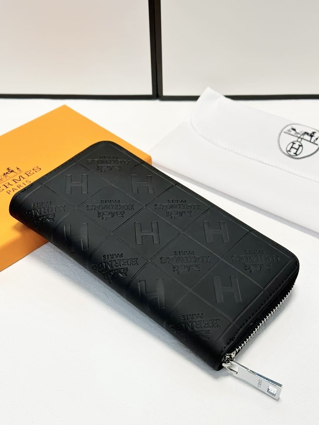 $68-LDN-770 HERM gallery