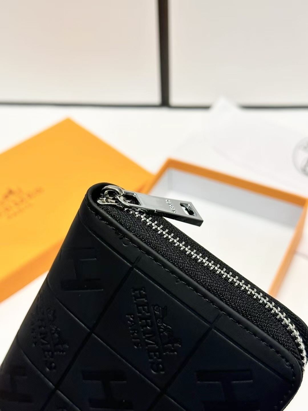 $68-LDN-770 HERM gallery