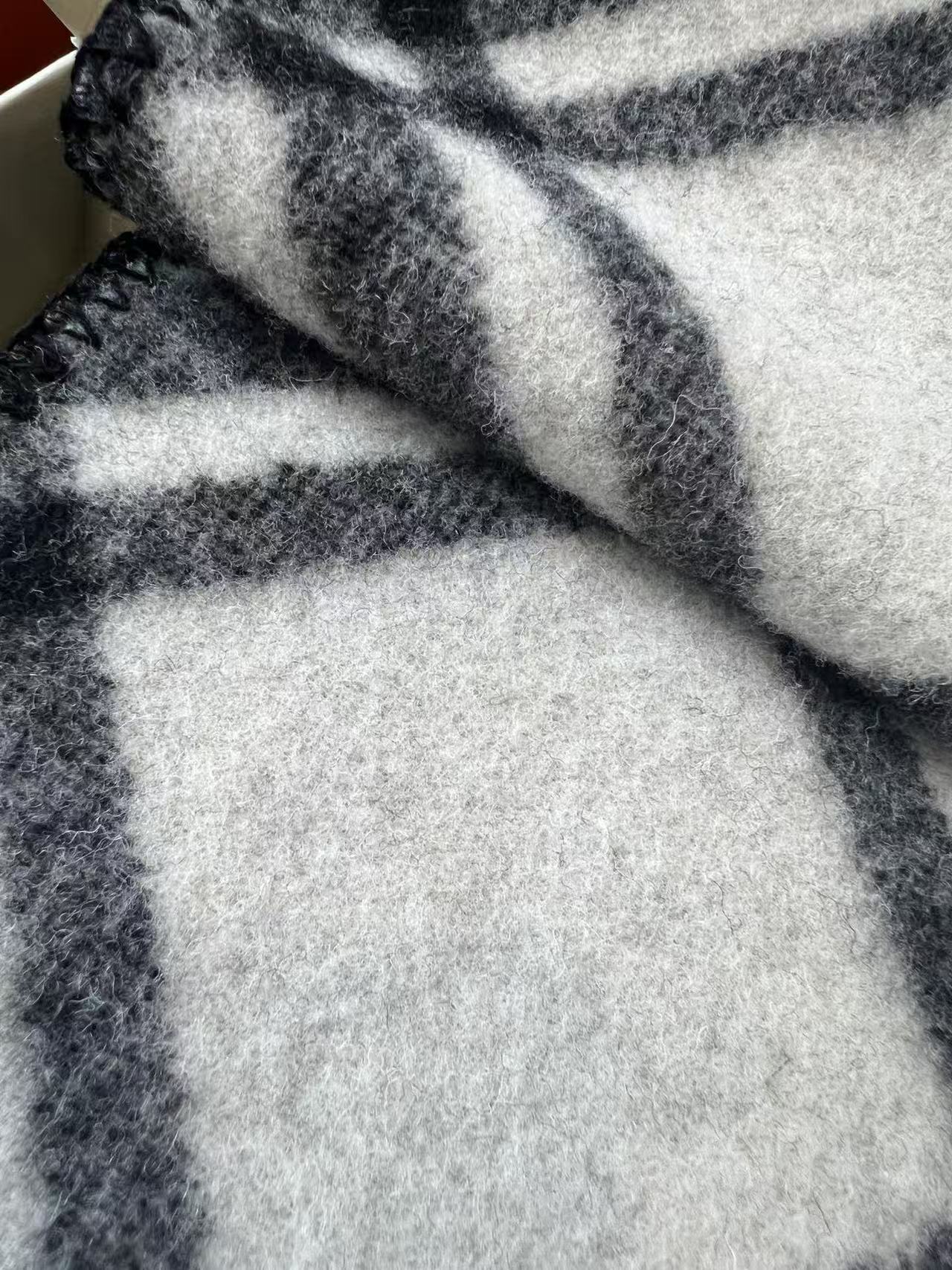 $68.5-LING-17 BURBERRY gallery