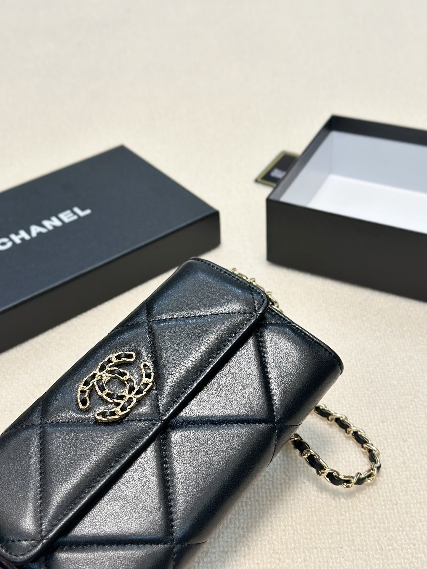 $68.89-LDN-364 CHA gallery