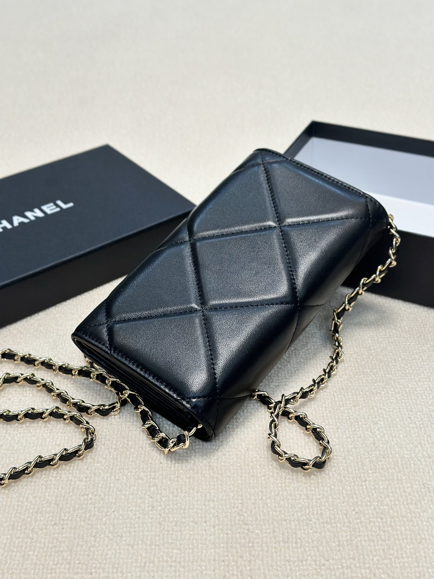 $68.89-LDN-364 CHA gallery