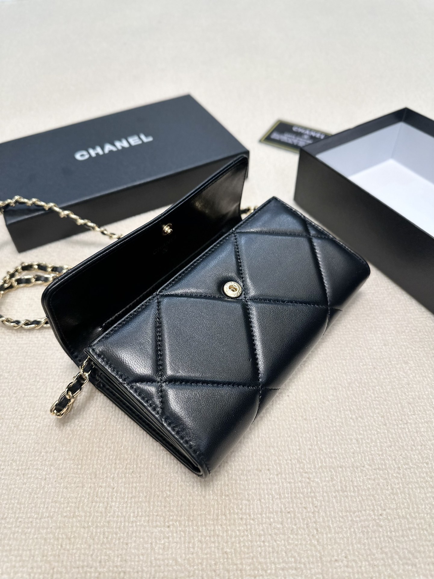 $68.89-LDN-364 CHA gallery