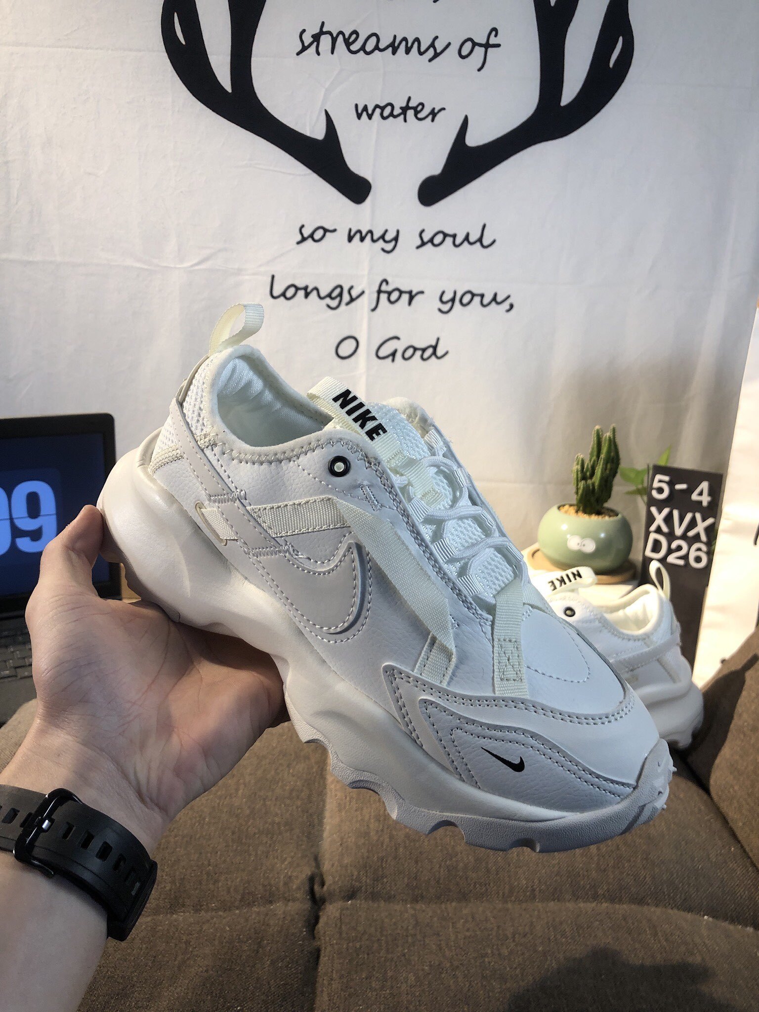 $69-LDN-168 NK gallery