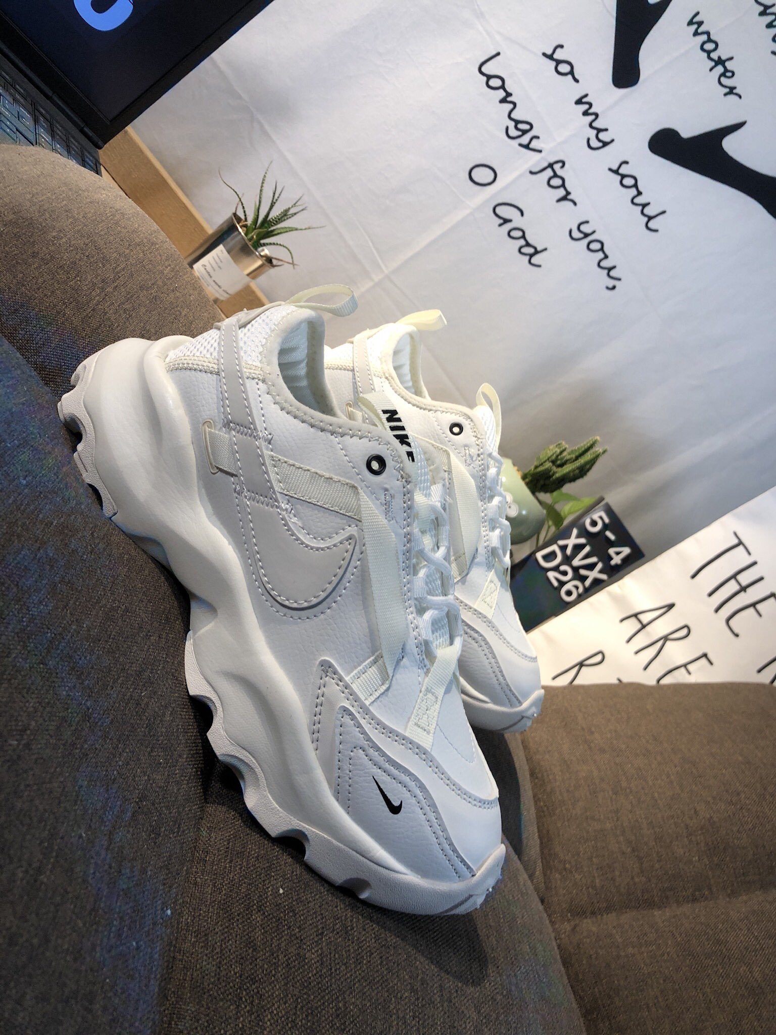 $69-LDN-168 NK gallery