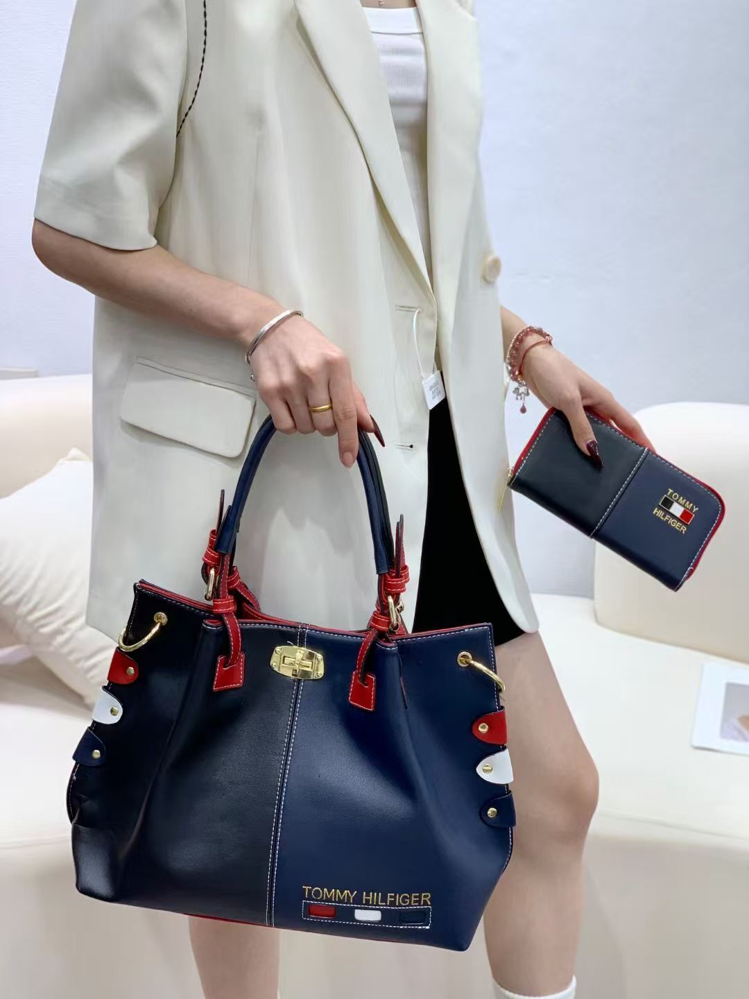 $69.9-LDN-803 ommy hilfiger gallery