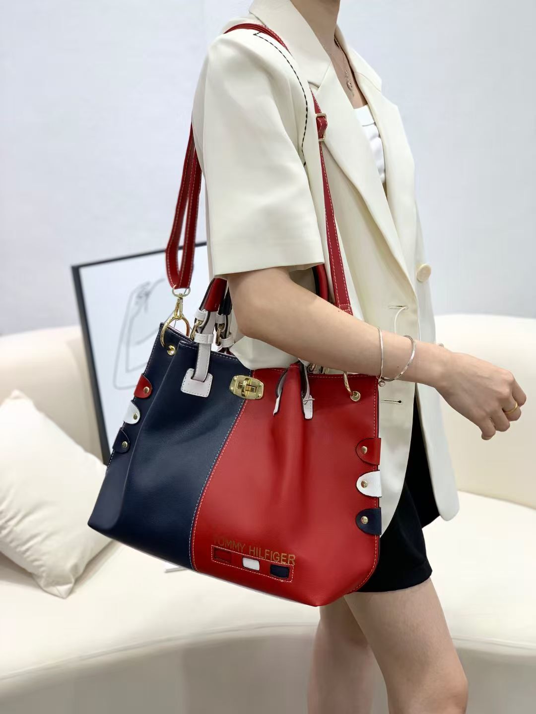 $69.9-LDN-803 ommy hilfiger gallery