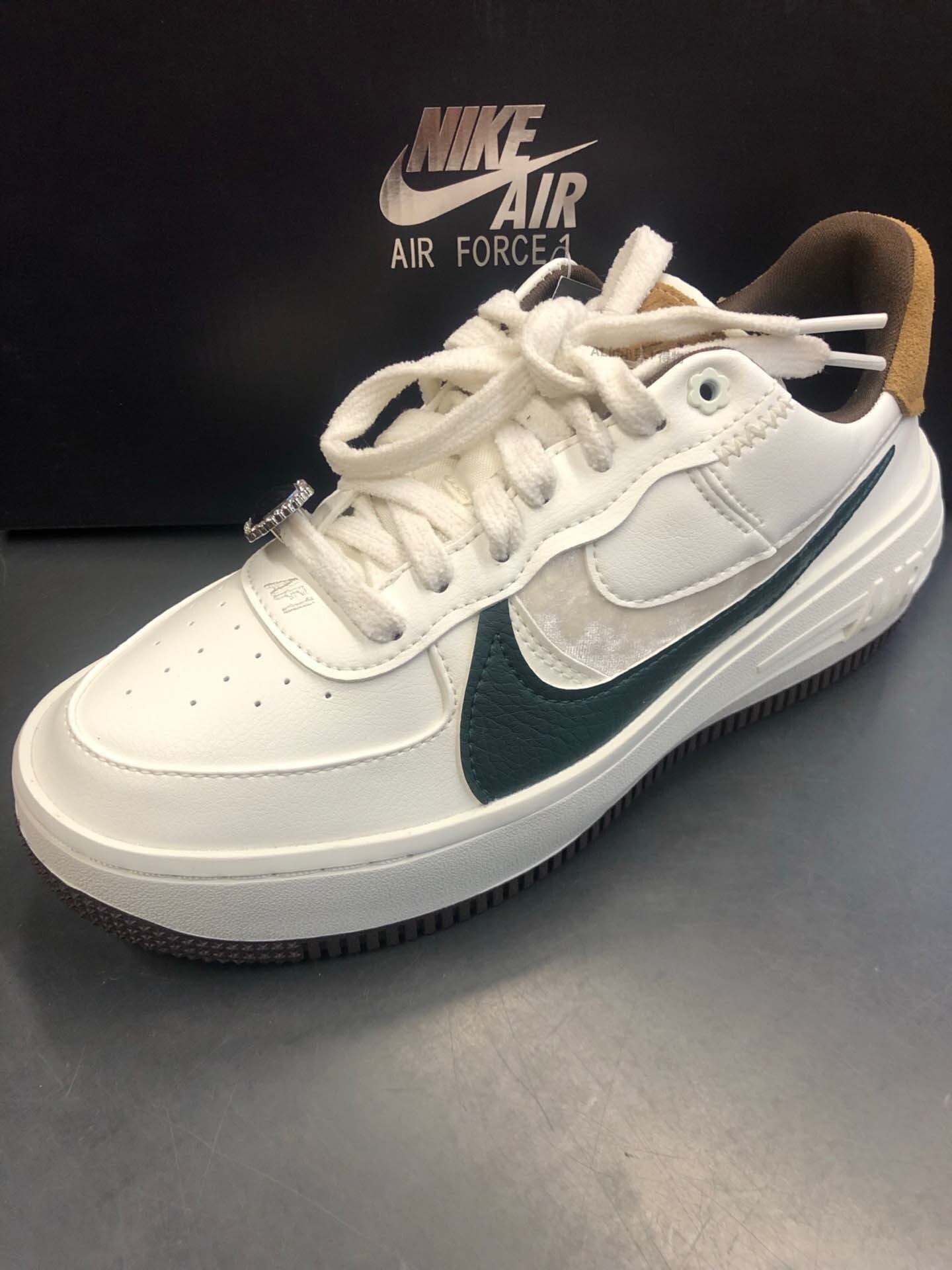 $70-LDN-165 NK gallery