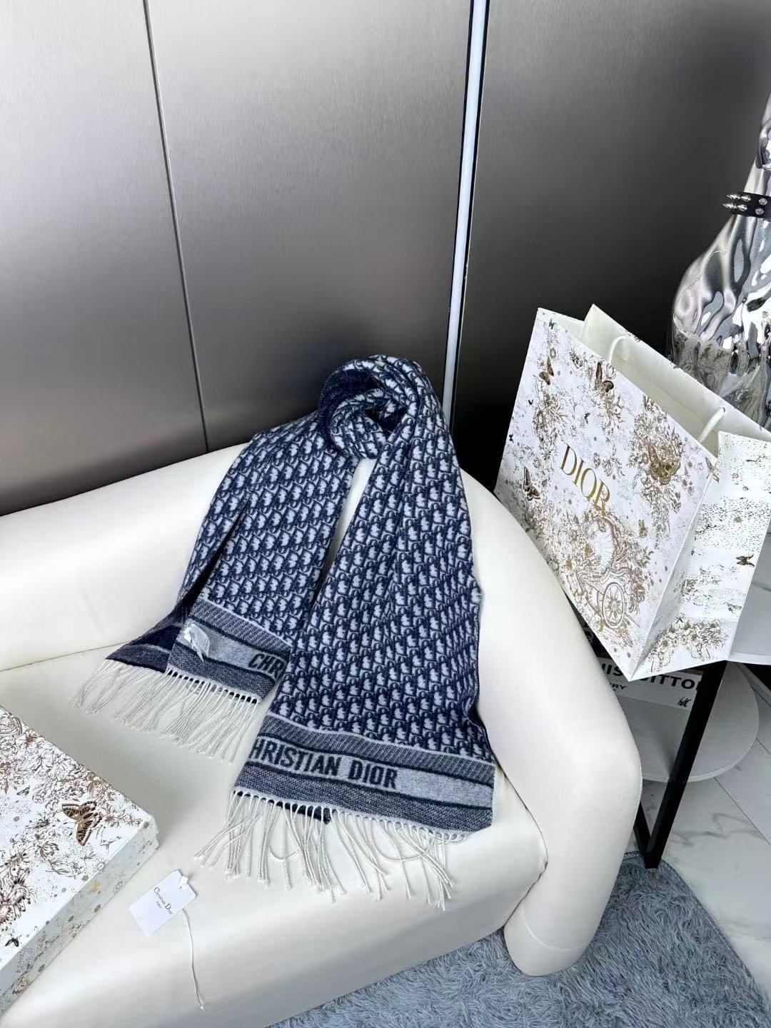 $75.9-LING-16 DIOR gallery