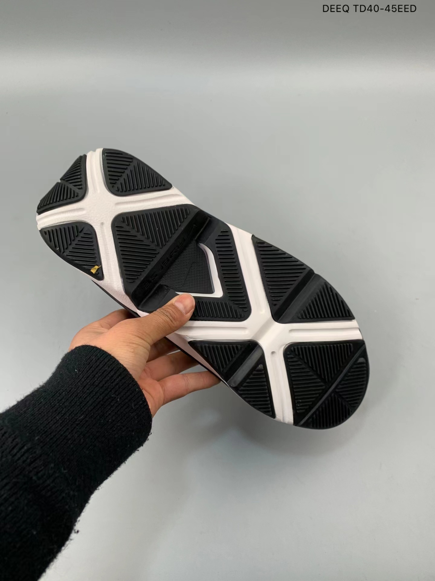 $78-LDN-111 NK gallery