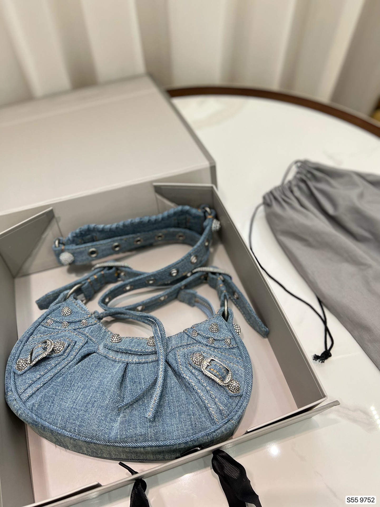 $80-LDN-661 BACGA gallery