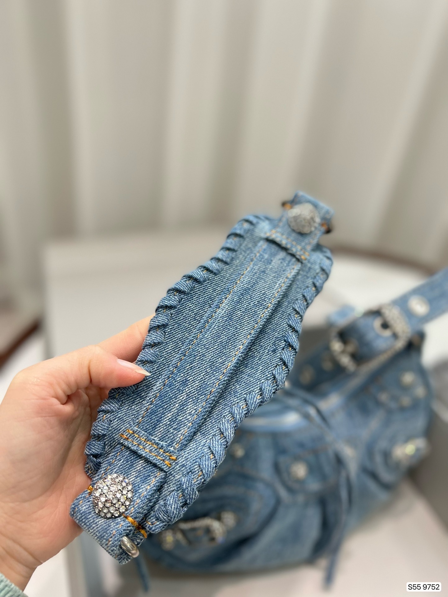 $80-LDN-661 BACGA gallery