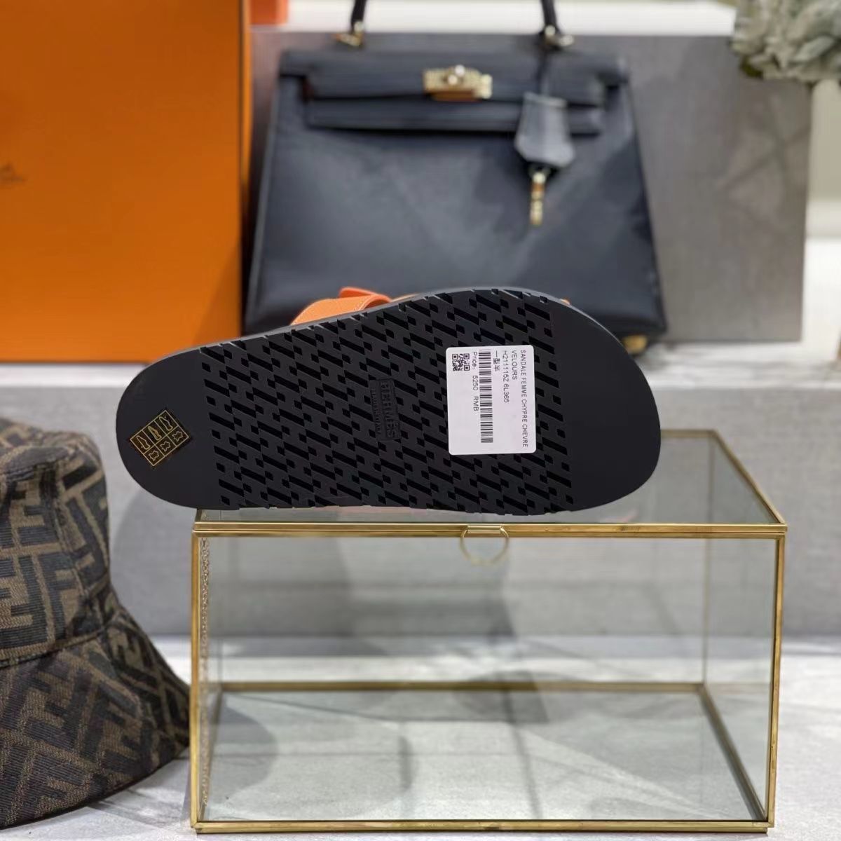 $81-LDN-749 Herm gallery