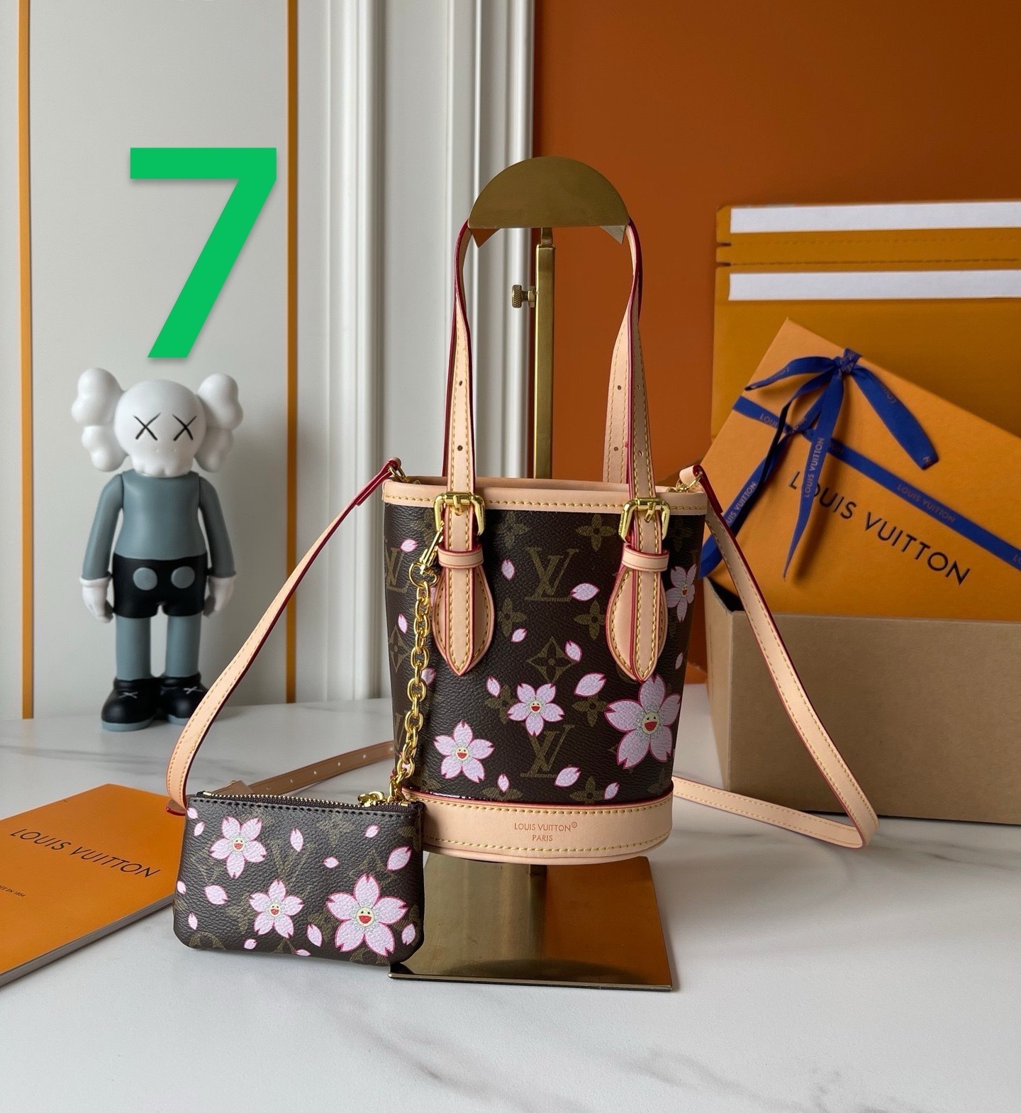 $82-LDN-868 LV gallery