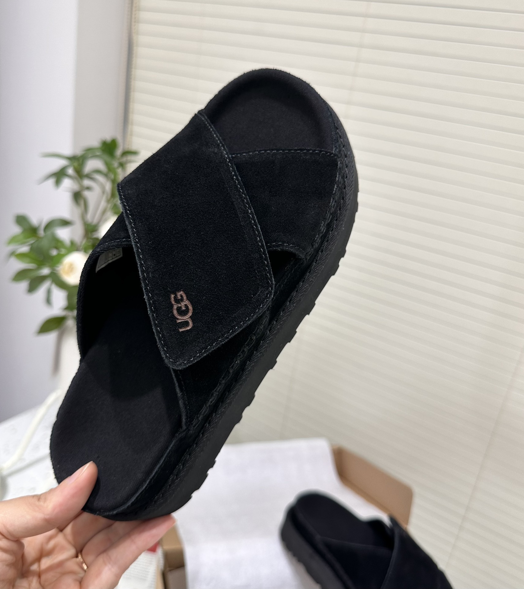 $82.34-LDN-677 UGG gallery