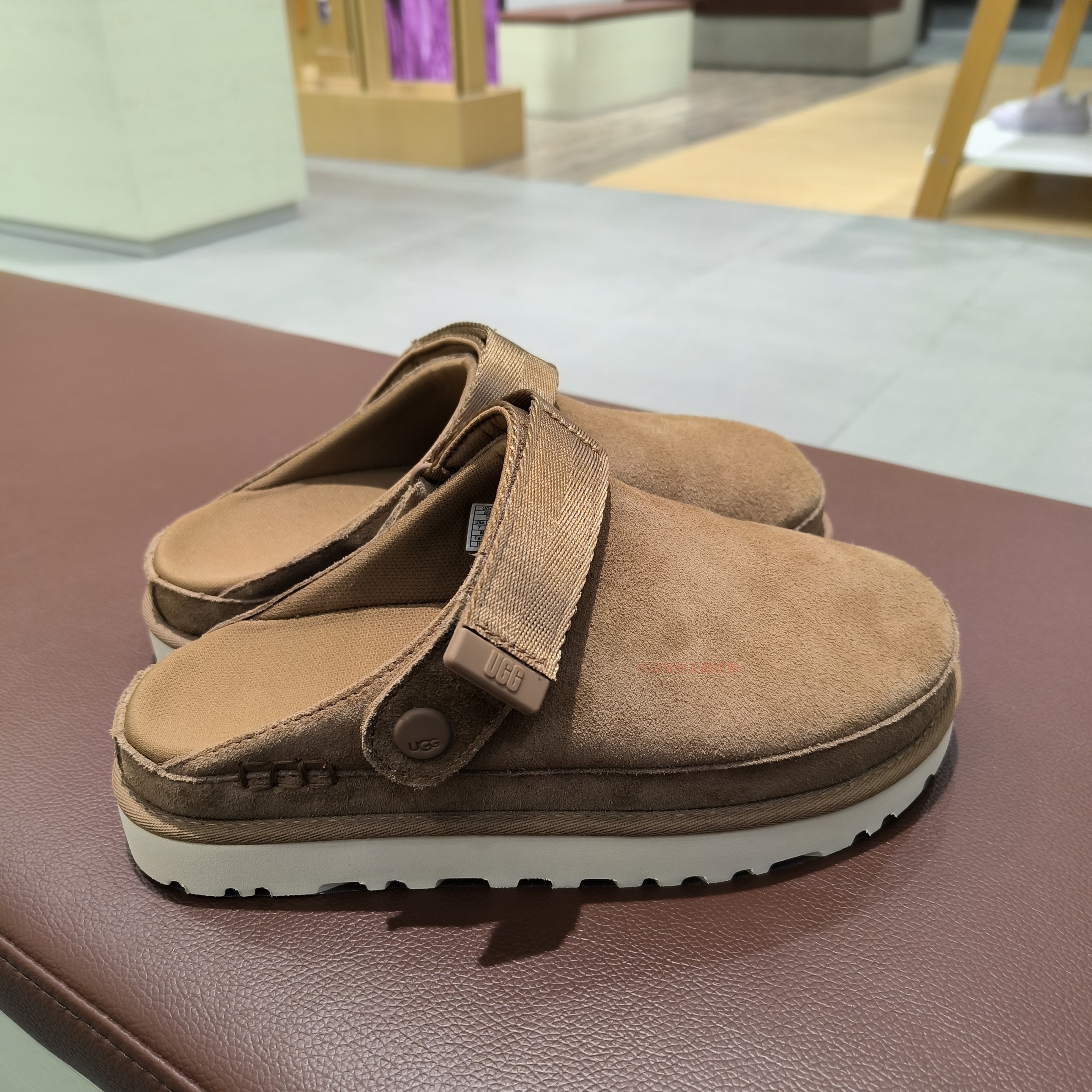 $82.35-LDN-678 UGG gallery