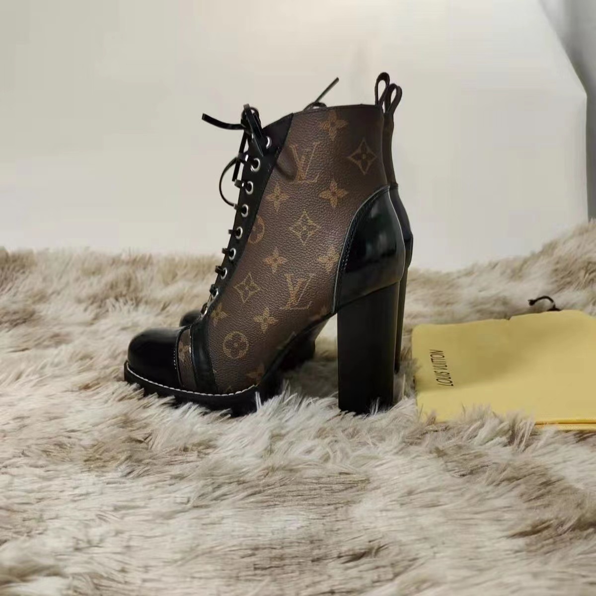 $82.99-LDN-721 LV gallery