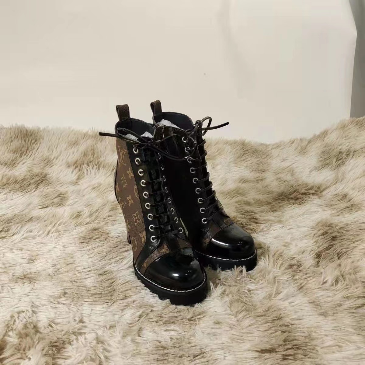 $82.99-LDN-721 LV gallery