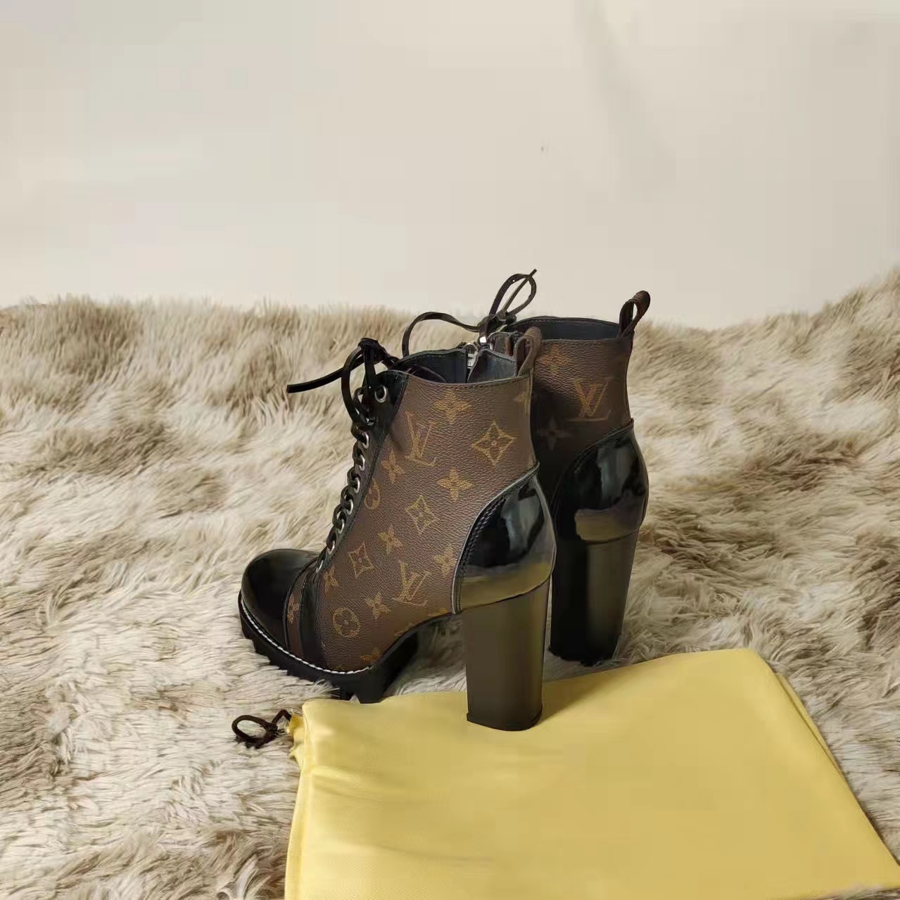 $82.99-LDN-721 LV gallery