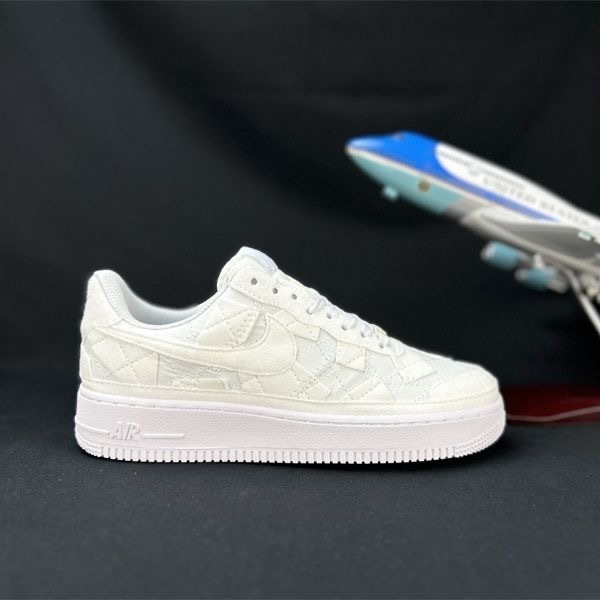 $85-LDN-153 NK gallery