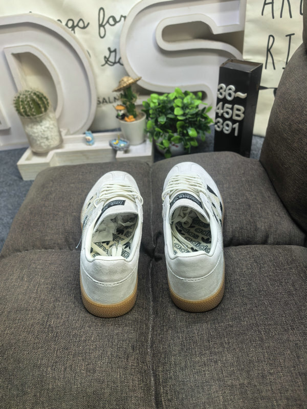 3Q01 Adidas ORIGINALS Handball 48$ gallery