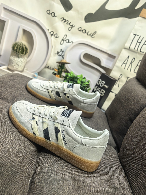 3Q01 Adidas ORIGINALS Handball 48$ gallery