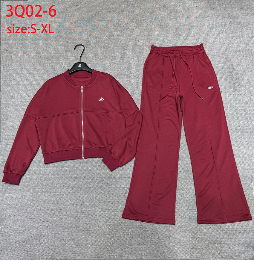 3Q02 Alo Yoga Set $45 gallery