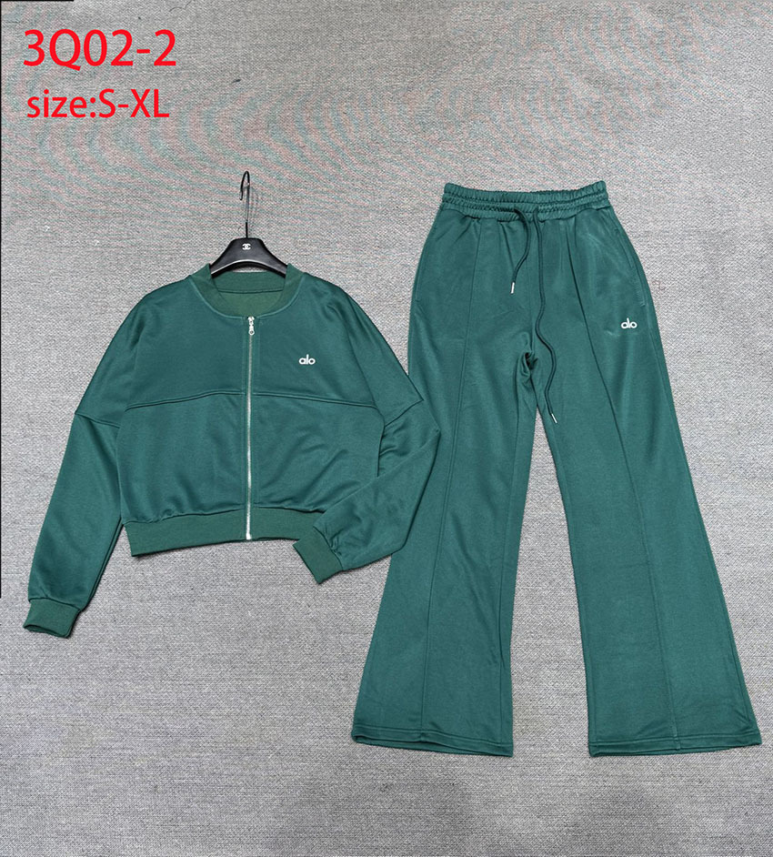 3Q02 Alo Yoga Set $45 gallery