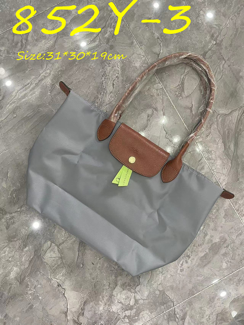 852Y Longchamp nylon bag 33.8$ gallery