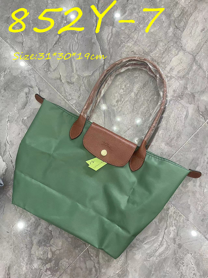 852Y Longchamp nylon bag 33.8$ gallery