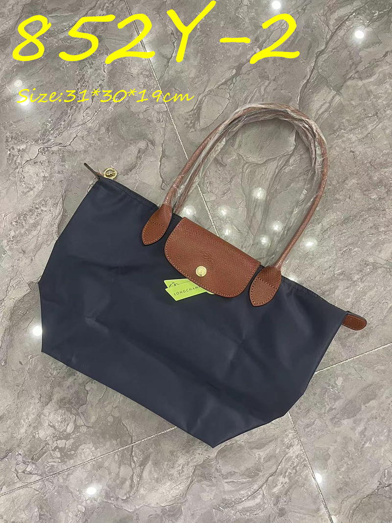 852Y Longchamp nylon bag 33.8$ gallery