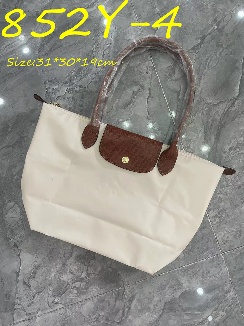 852Y Longchamp nylon bag 33.8$ gallery