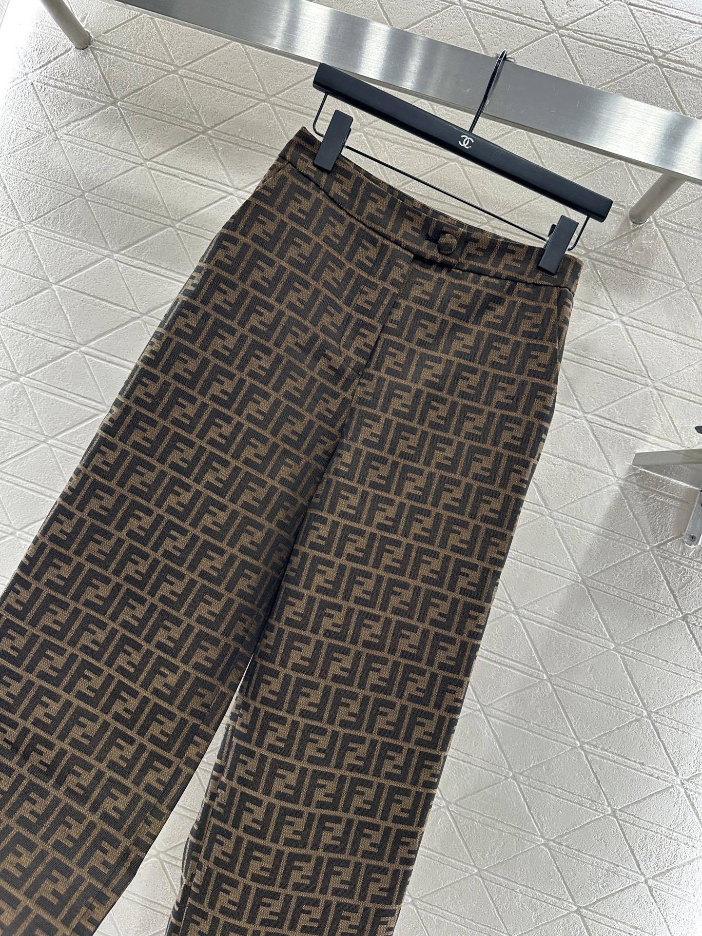 AFQ5 Fendi Pants $52.8 gallery