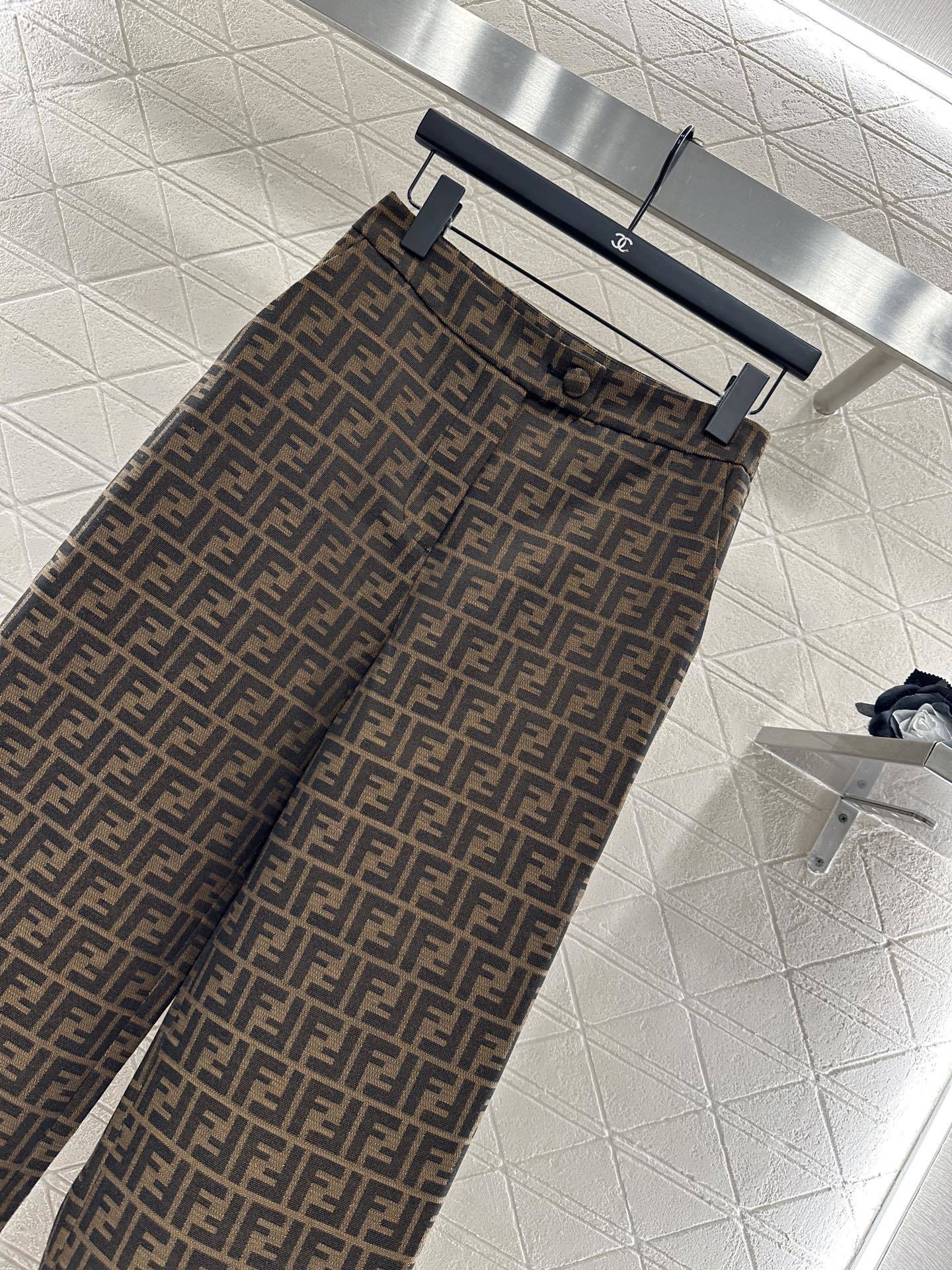 AFQ5 Fendi Pants $52.8 gallery