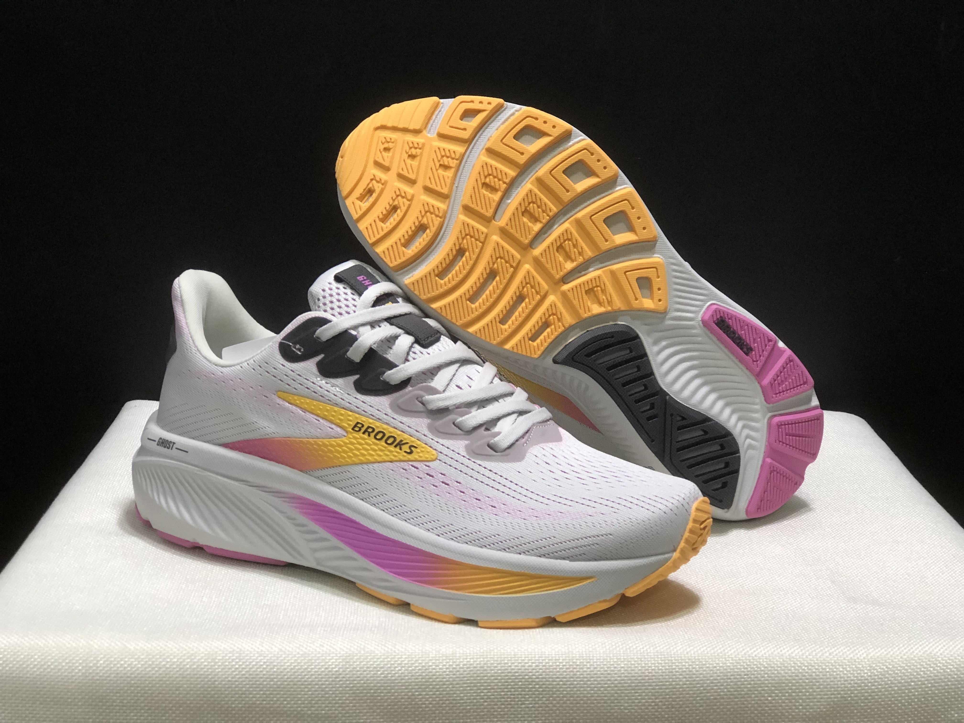 G2J3 Brooks Ghost 17  48$ gallery