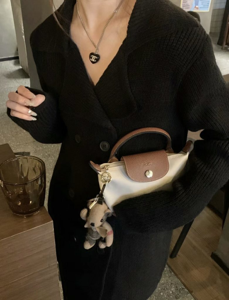 GW84 Longchamp Energy bag, $43.80 gallery