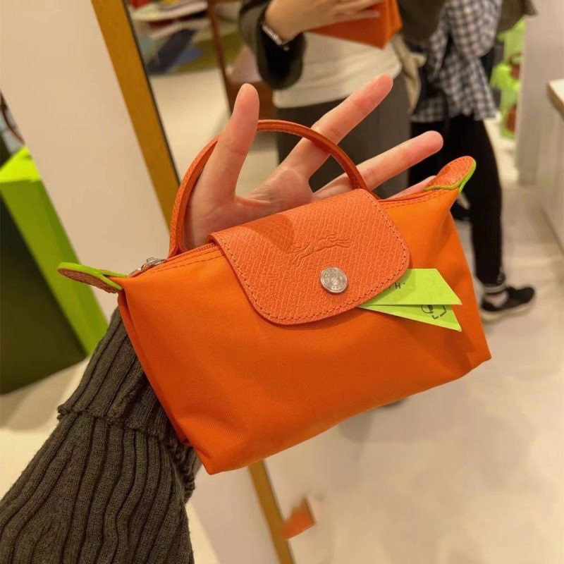 GW84 Longchamp Energy bag, $43.80 gallery