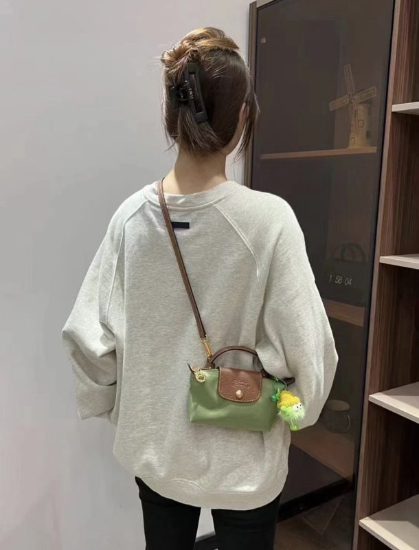 GW84 Longchamp Energy bag, $43.80 gallery