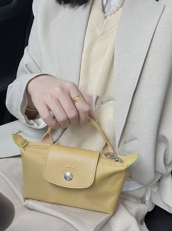 GW84 Longchamp Energy bag, $43.80 gallery