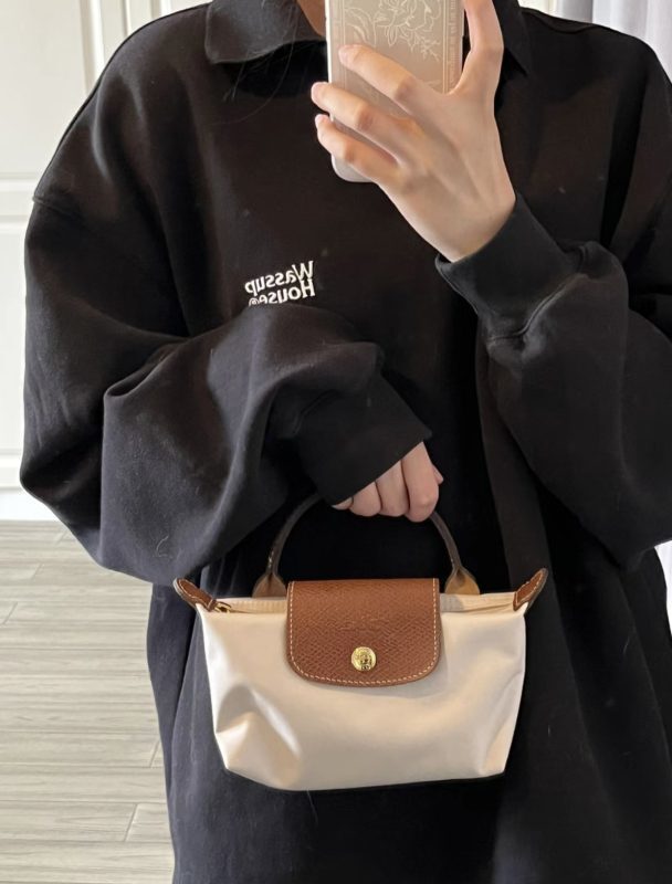 GW84 Longchamp Energy bag, $43.80 gallery