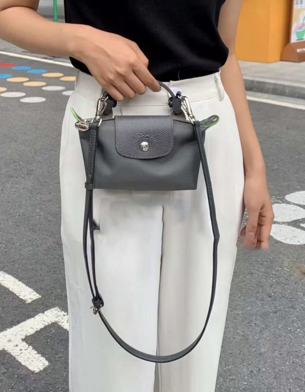 GW84 Longchamp Energy bag, $43.80 gallery