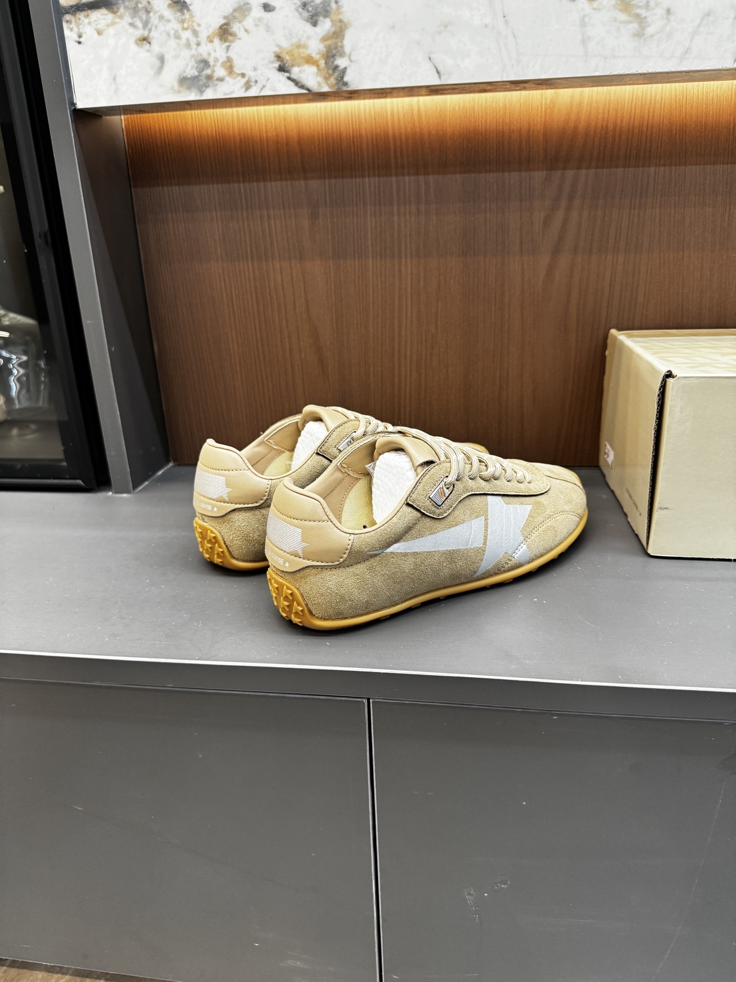 H1R3 GGDB Golden Goose F028 58$ gallery