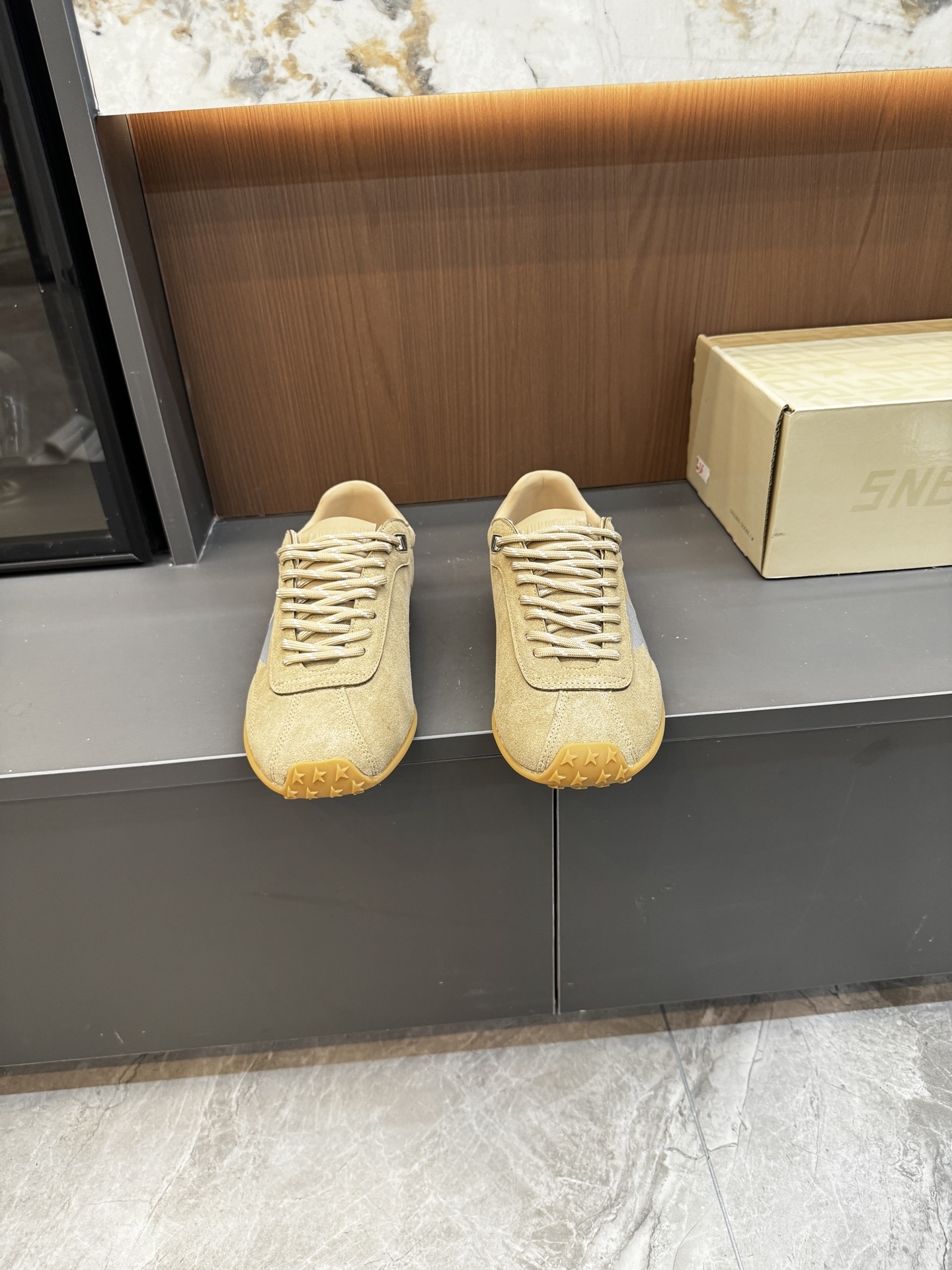 H1R3 GGDB Golden Goose F028 58$ gallery